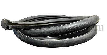 Уплотнитель стекла пассажирской двери