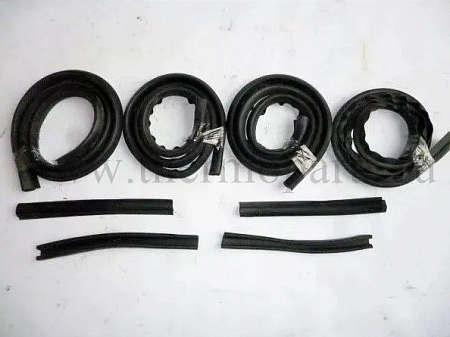 Уплотнитель пассажирской двери ПР-261/263 (8шт.)